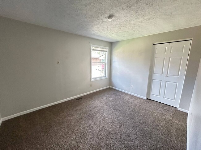 Building Photo - Pine Brook Ct