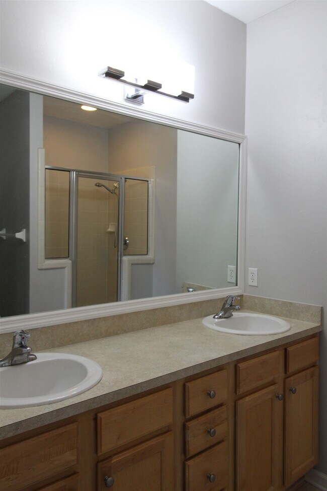Foto del edificio - 53 Covington Cir
