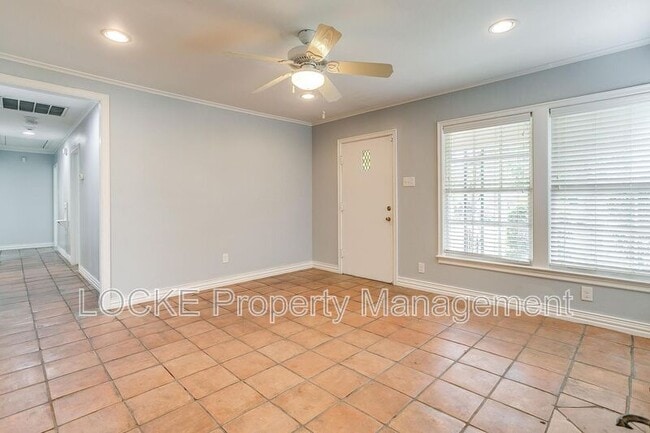 Foto del edificio - 3528 Rogers Ave