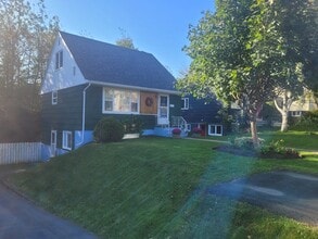 Building Photo - 124 Coronation Ave