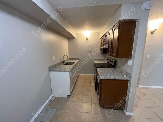 Foto del edificio - 925 Shallowford Rd