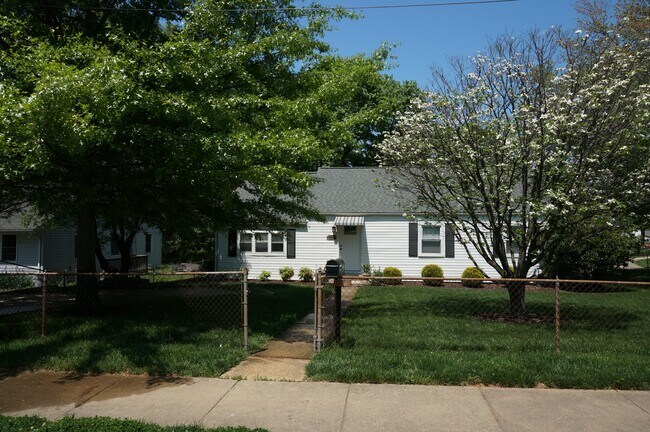 Foto del edificio - 7332 Paxton Rd