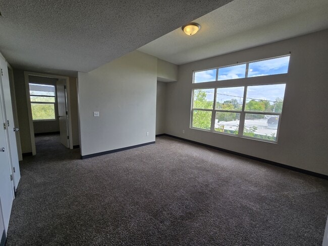 Building Photo - 60 Miller Ave SW