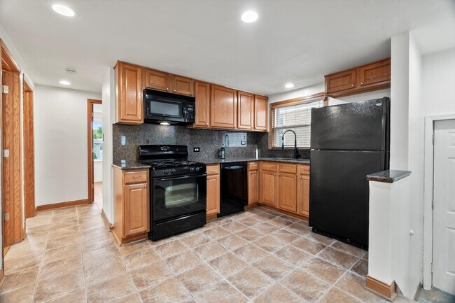 Foto del edificio - 5239 S Rutherford Ave