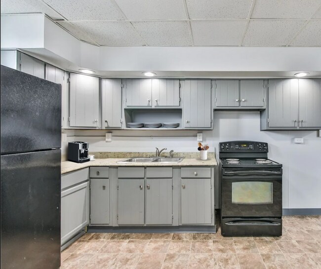 Foto del edificio - Beautifully Renovated 2-Bedroom, 1-Bath Apartment Move-In Ready!