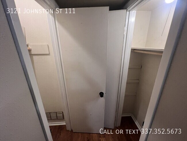 Building Photo - Modern 1-Bed Condo with Pool Access - Walk to Moncus Park