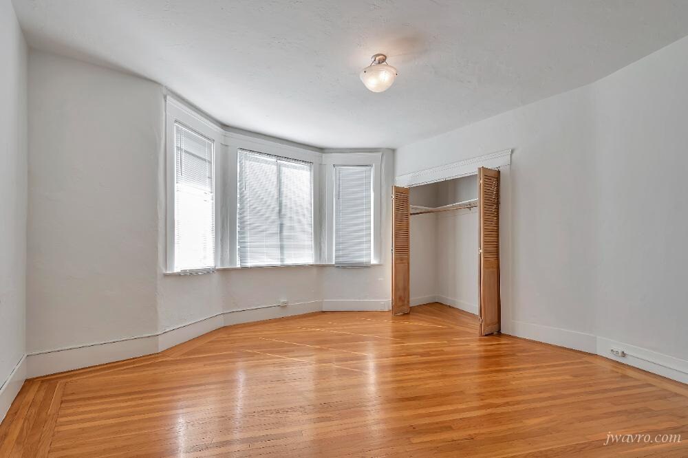 Foto principal - 2420 Market St