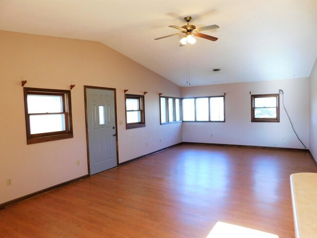 Building Photo - 6140 S Rock Quarry Rd