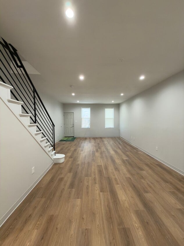 3 bed 2.5 bath townhome - New Renovation - 3 bed 2.5 bath townhome - New Renovation