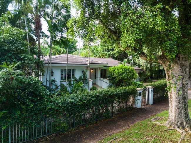 Building Photo - 408 Aurelia Ave