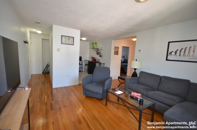 Building Photo - 373 Dorchester St
