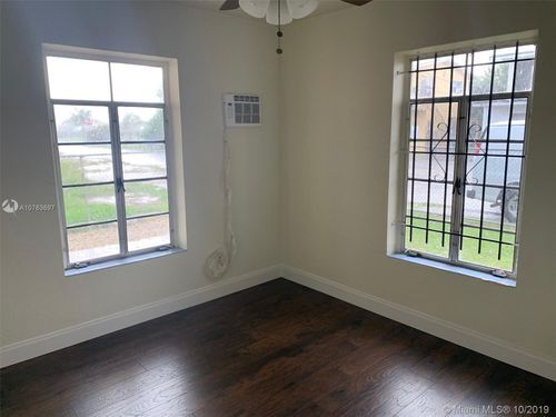 Foto del edificio - 7525 NE Miami Ct