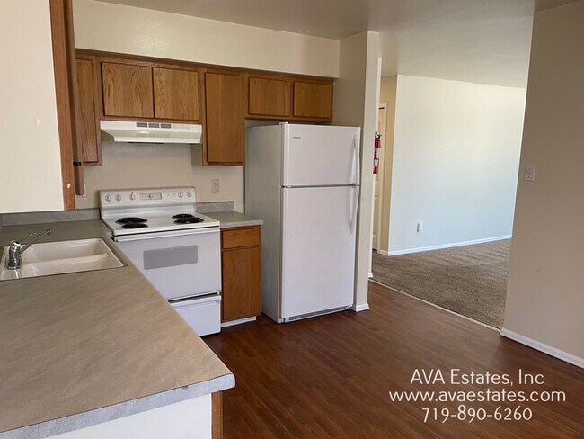 Building Photo - 531 S Angus Ave