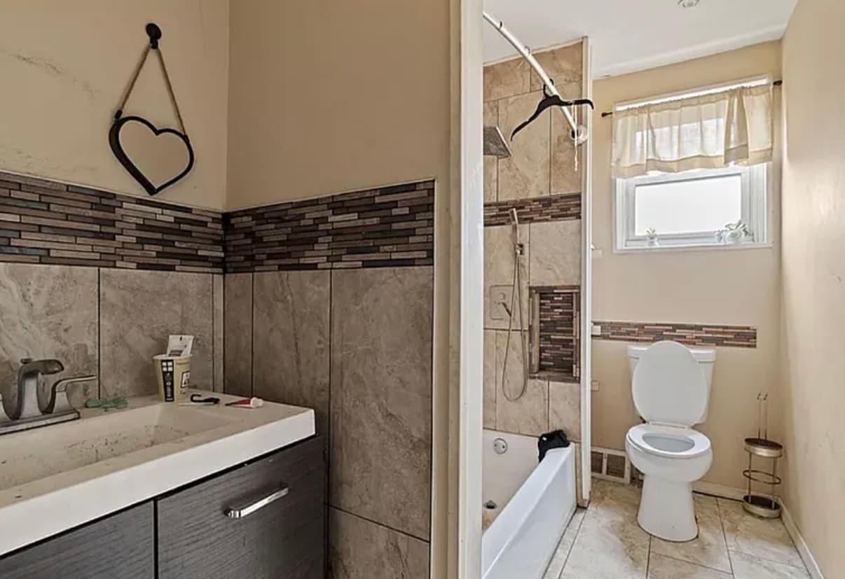 Building Photo - 910 Mechanic St