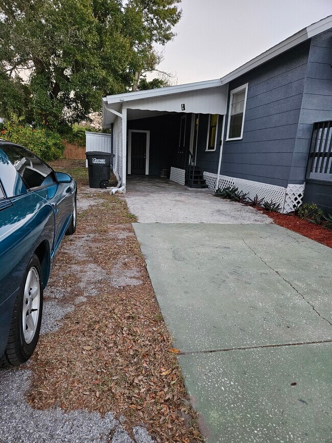 Foto del edificio - 1363 Tioga Ave