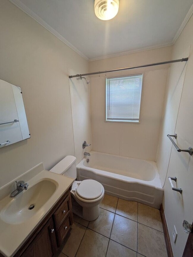 Building Photo - 1BD/1BA Unit in Hickory