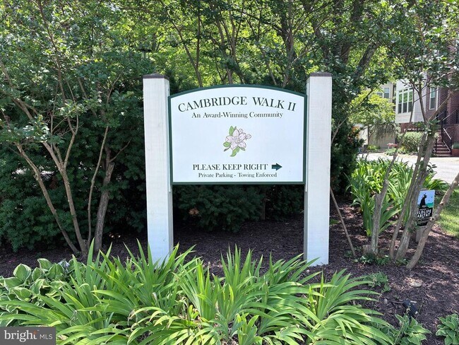 Foto del edificio - 214 Halpine Walk Ct