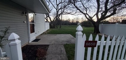 Building Photo - 665 Rose Hollow Dr