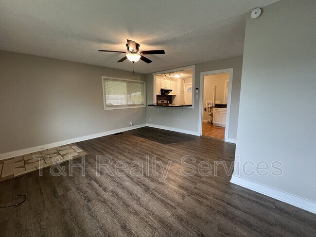 Foto del edificio - 4841 Barlow Dr