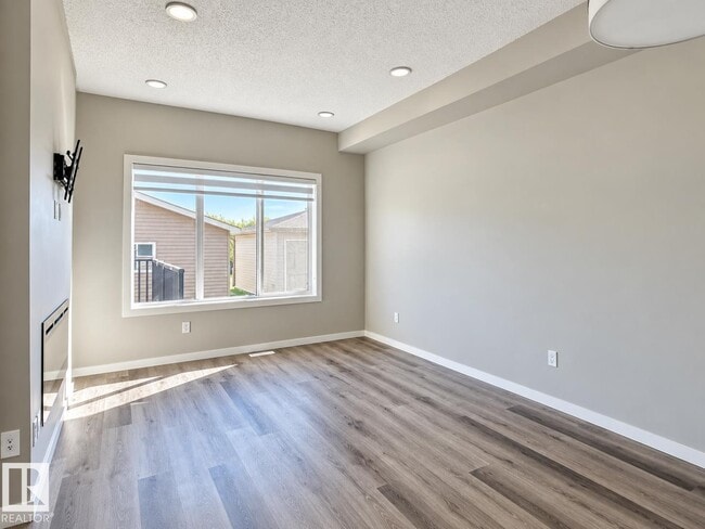 Building Photo - 343 Edgemont Dr NW