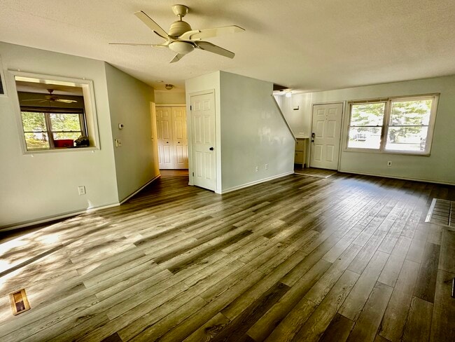 Building Photo - 901 Briarwood Ct
