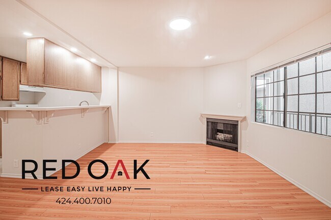Building Photo - 4651 Cahuenga Blvd