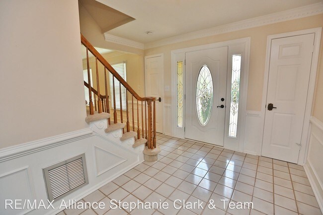 Building Photo - 1317 Plantation Lakes Cir