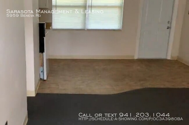 Building Photo - 1 Bedroom Duplex convenient to Beach and S...