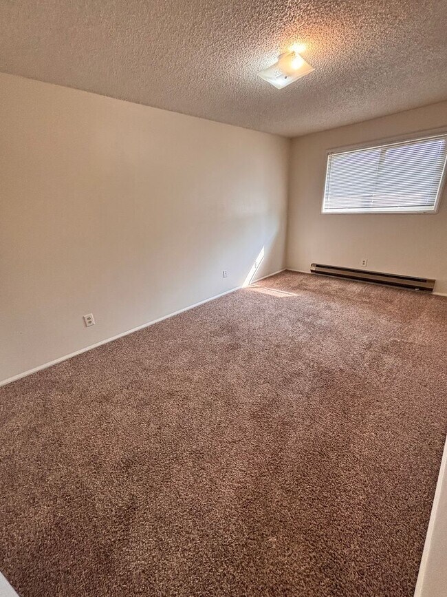 Foto del edificio - Two Story 2 Bedroom Condo