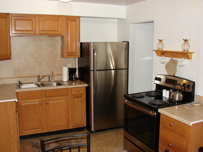 Kitchen - 2304 Lakewood Ave