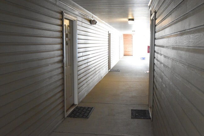 Building Photo - 632 Condo Club Dr