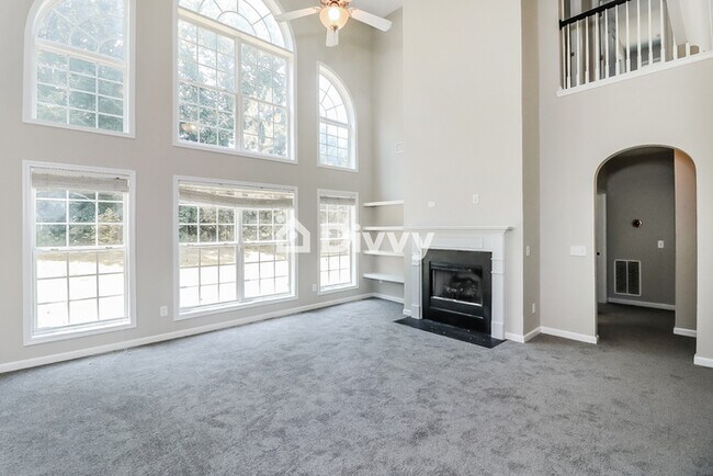 Building Photo - 5456 The Vyne Ave
