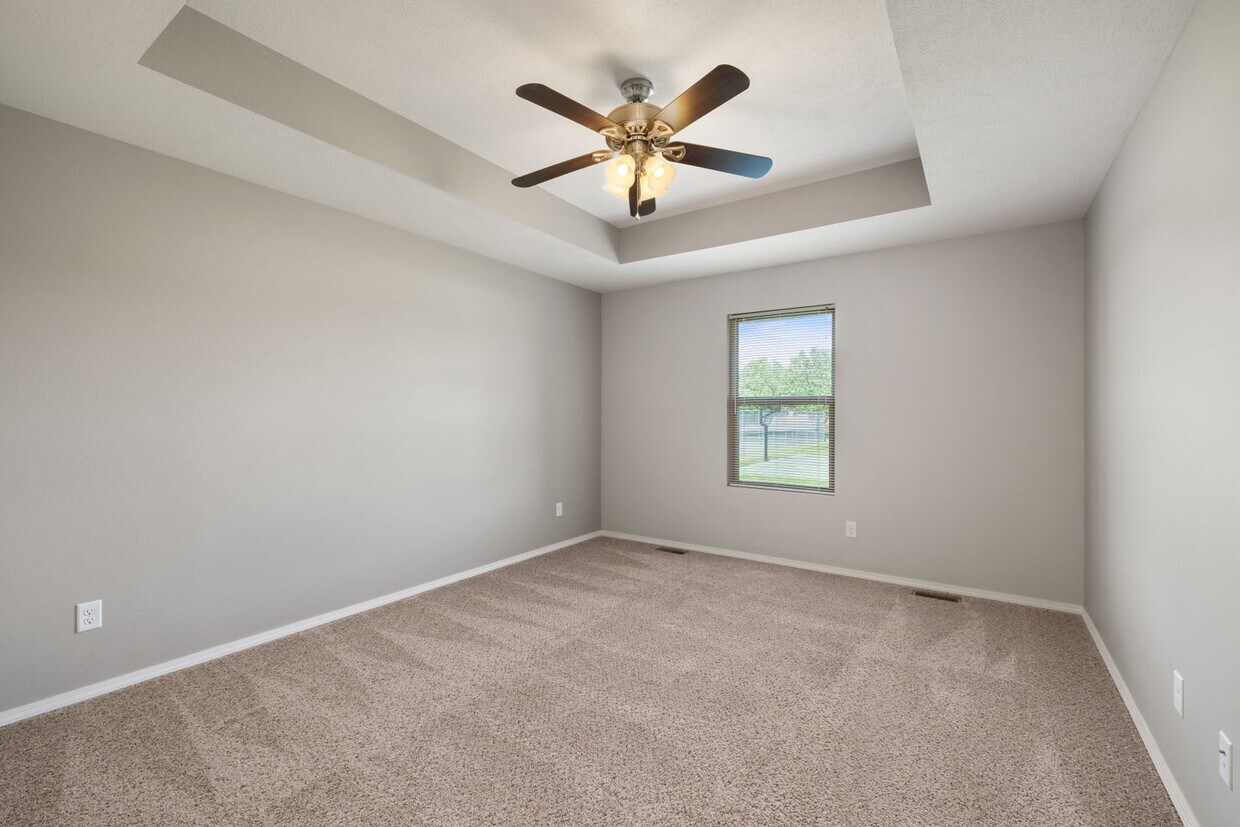 Primary Photo - 4 Bedroom Home in Springfield, Missouri