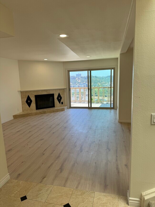 Livingroom - 6765 Fashion Hills Blvd