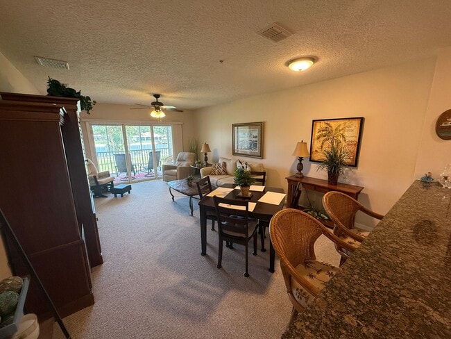 Building Photo - 3 Bedroom/2 Bathroom 2nd floor Condo at Ca...