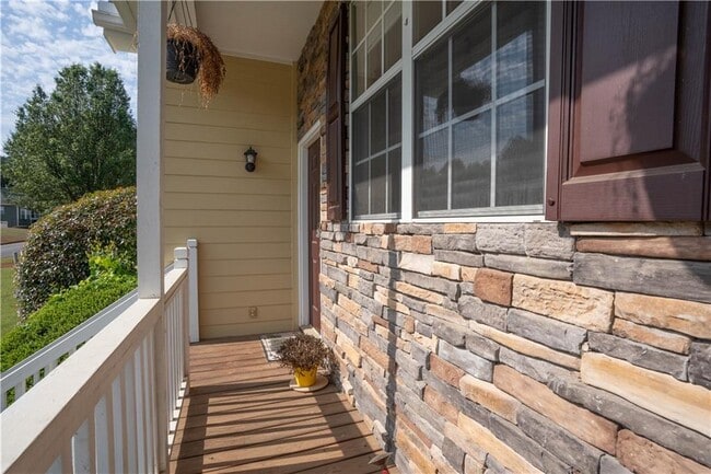 Building Photo - 356 Hickory Lake Dr