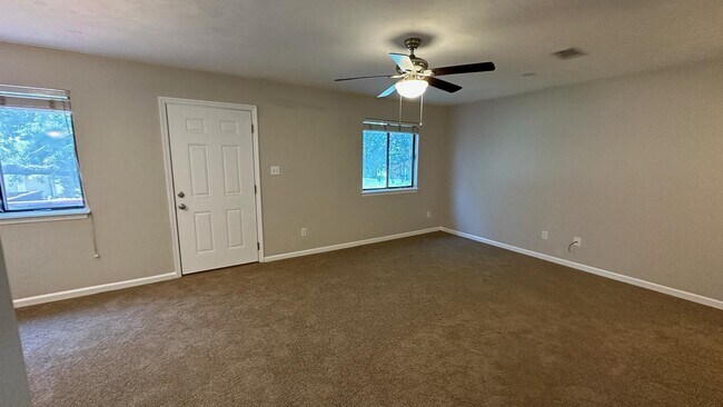 Foto del edificio - 1317 Airport Dr