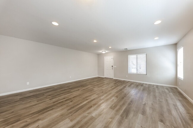 Building Photo - 11215 W Garfield St