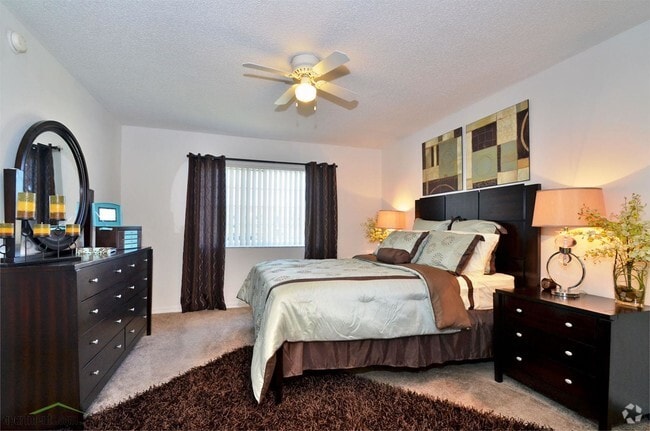 Bedroom - Carolina Club Apartments