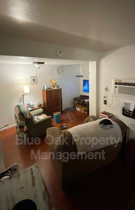 Building Photo - 422 W 17th St