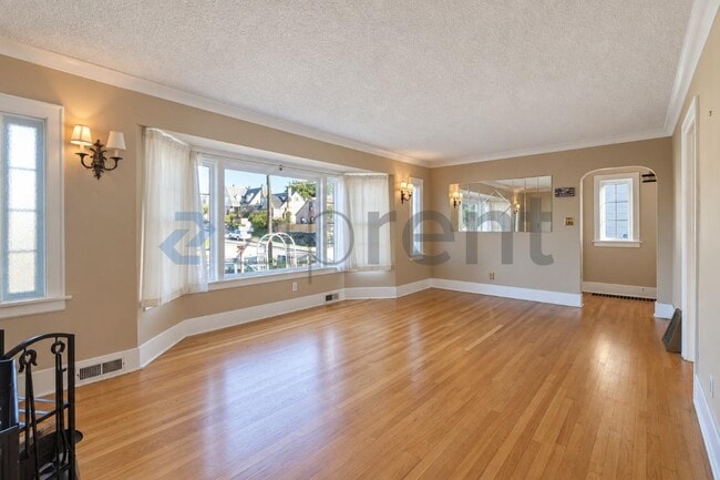 Building Photo - Unit