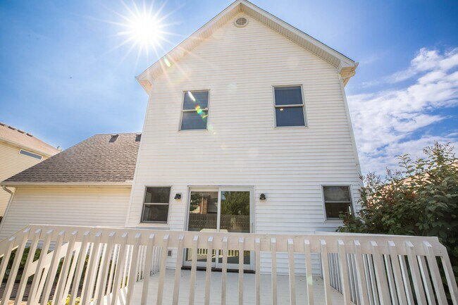 Foto del edificio - 15835 Hawthorn Dr