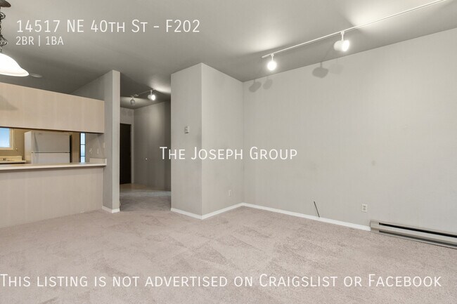Building Photo - Roomy 2 bed/1 bath in Bridle Trails neighb...