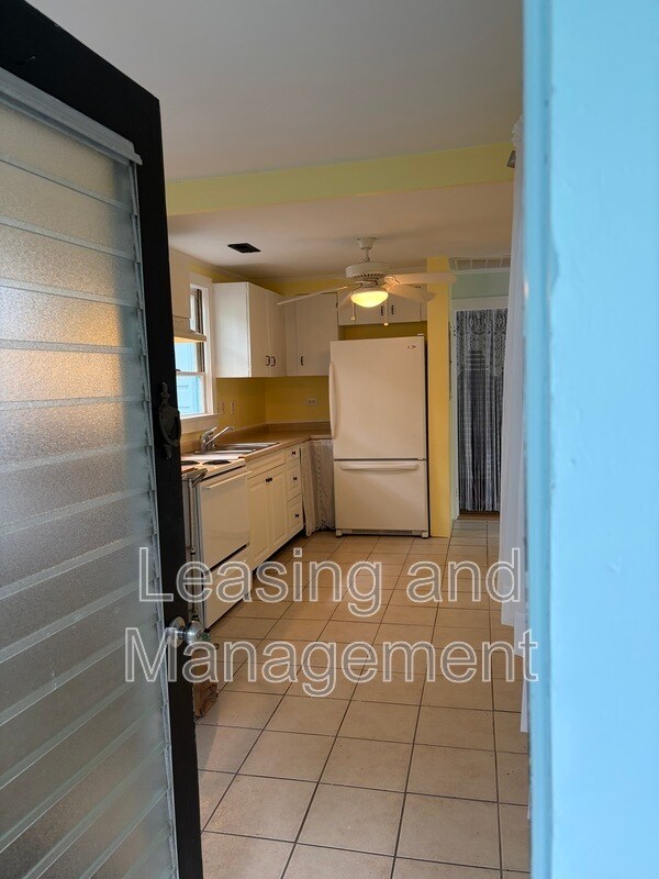 Building Photo - 2056 St James Dr