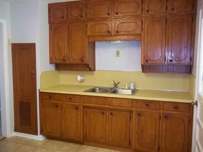 Building Photo - 2805 Ash Park Dr