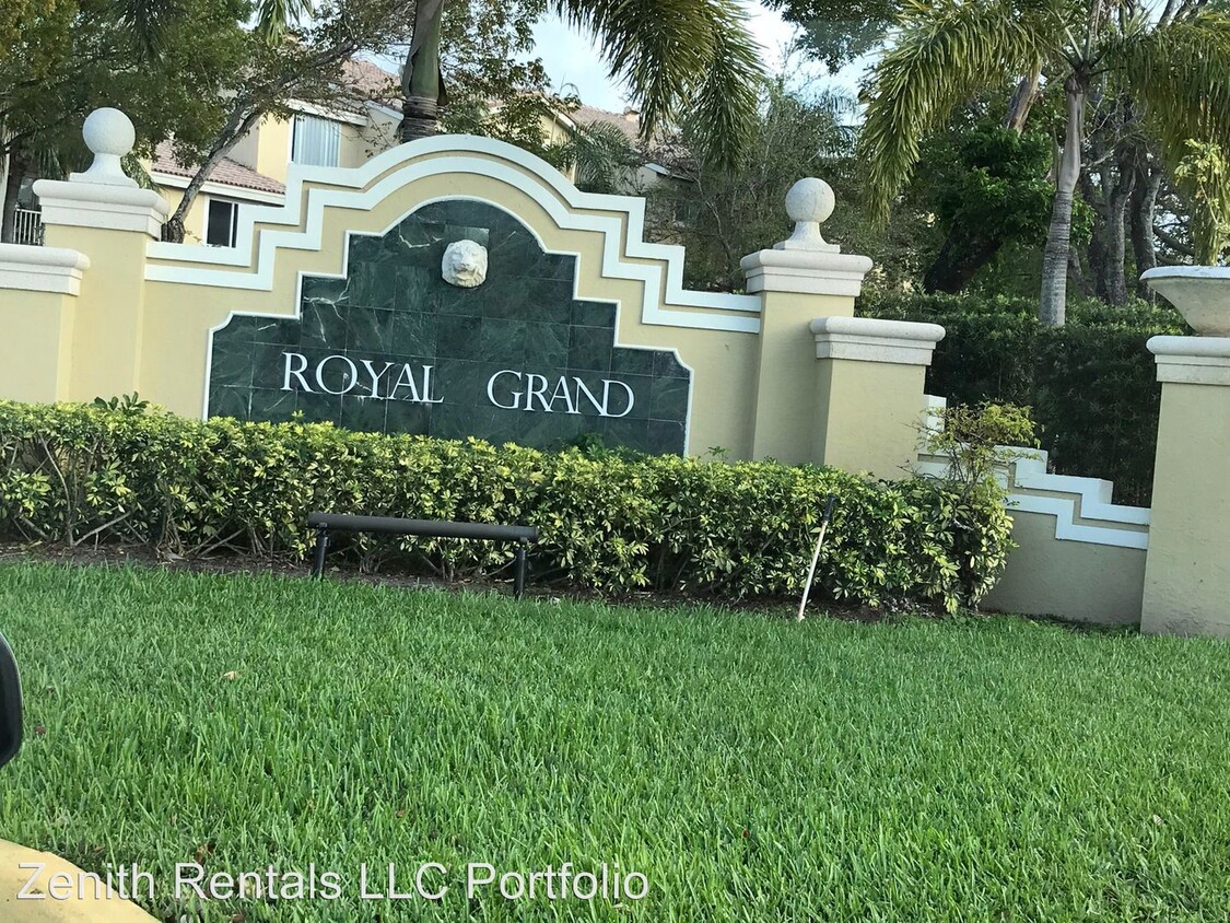 Foto principal - 2660 S University Dr