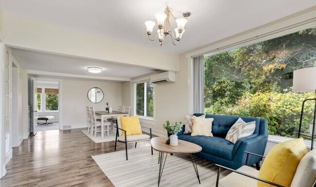 Building Photo - Welcome Home 3 bd 2 ba Home with Huge Yard...