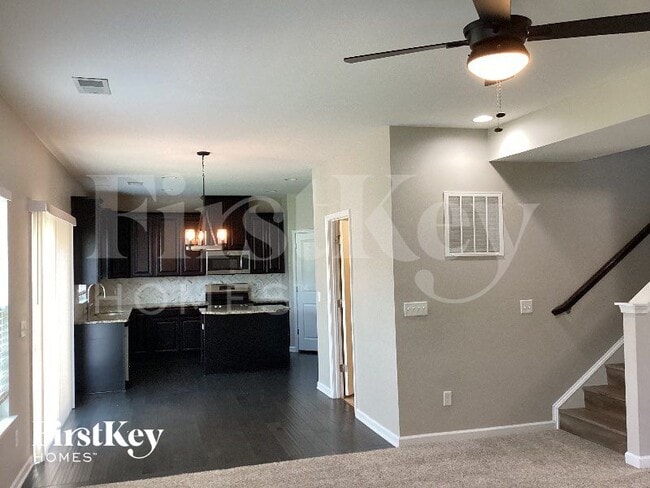 Building Photo - 2816 Bluestem Ln