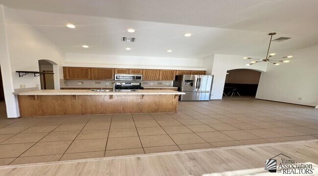 Building Photo - 2621 S Ave 7 1/2 E