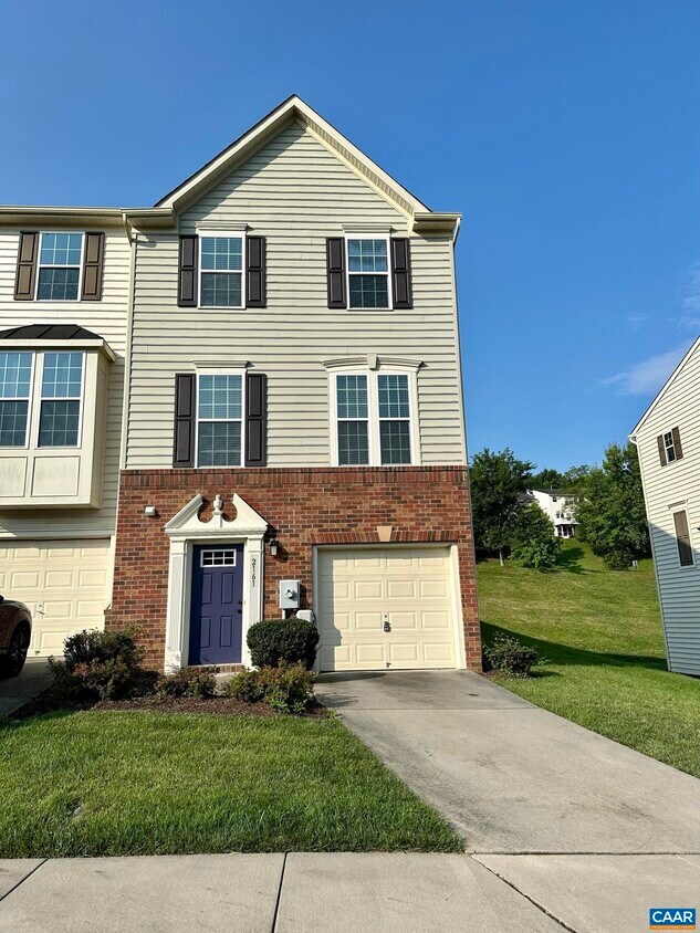 Primary Photo - 2161 Whispering Hollow Ln